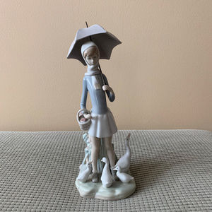 Lladro Girl With Geese & Umbrella